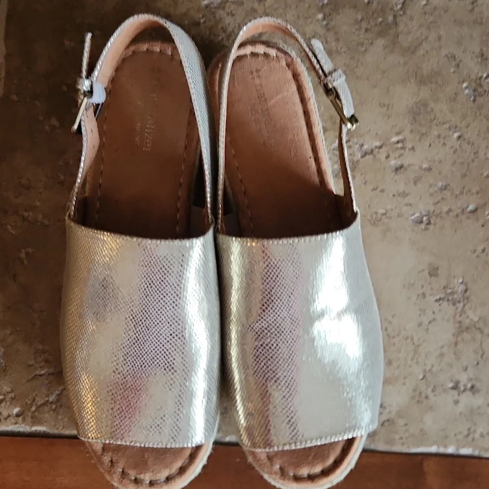 Naturalizer womans praline gold wedge sandal size 8.5 - Picture 7 of 12